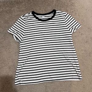 This shirt has never been worn before in excellent condition from Old Navy.